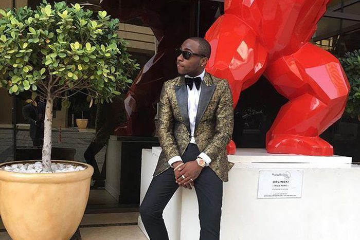 Davido in Okunoren Twins