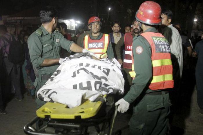 Suicide bomber targeting Christians kills 65, mostly women and children, in Pakistan park