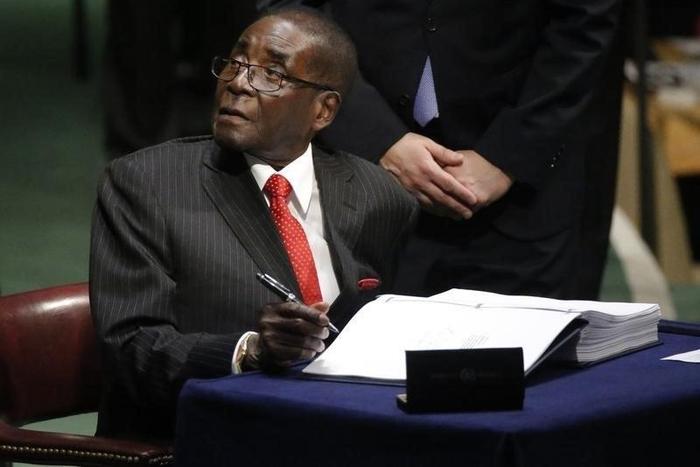 Zimbabwean President Robert Mugabe at the United Nations Headquarters in Manhattan, New York, U.S., April 22, 2016.   REUTERS/Carlo Allegri