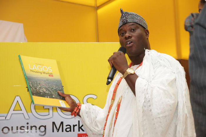 The Ooni of Ife holding the report