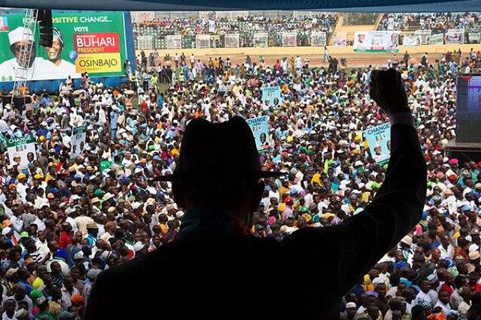 President Muhammadu Buhari addressing a crowd of supporters