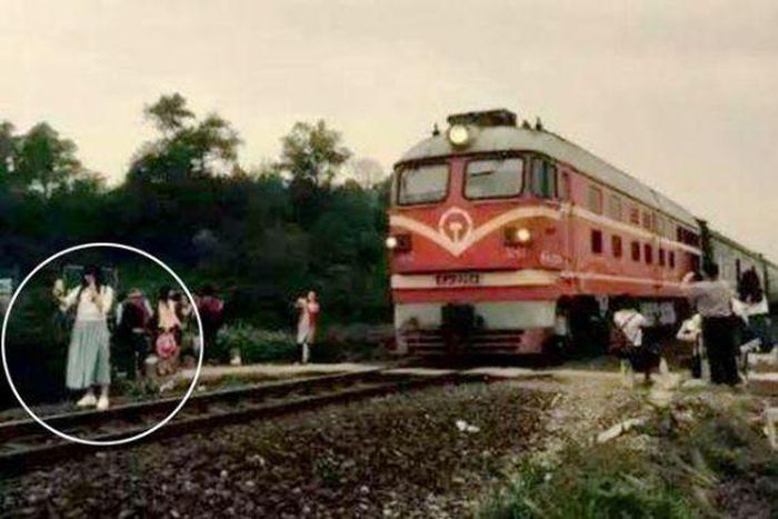 Teenager hit by a train after trying to take the ultimate selfie