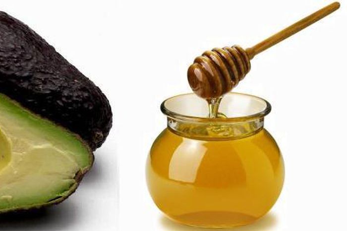 The Avocado and Honey Face Mask works as avocado is rich in antioxidants, vitamins and moisturizes the skin reducing fine lines and wrinkles where honey is also deeply moisturizing, cleans and clears the skin, both combined work wonders on the skin.