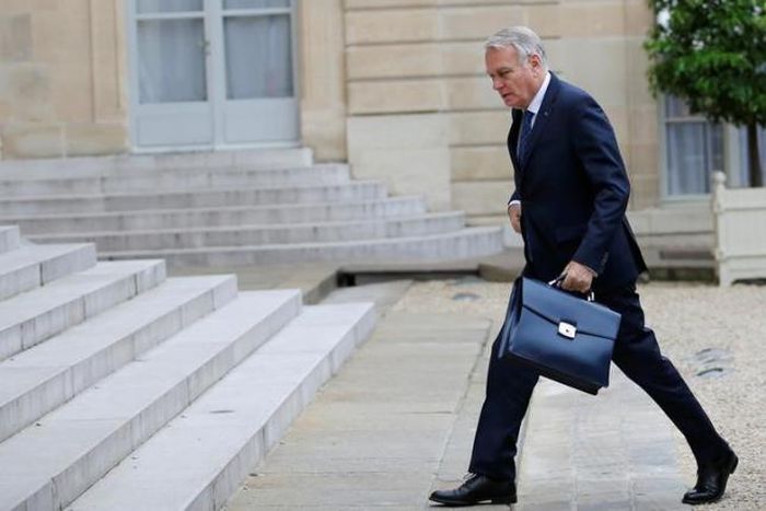 UK needs to decide who represents it in EU exit talks, France says