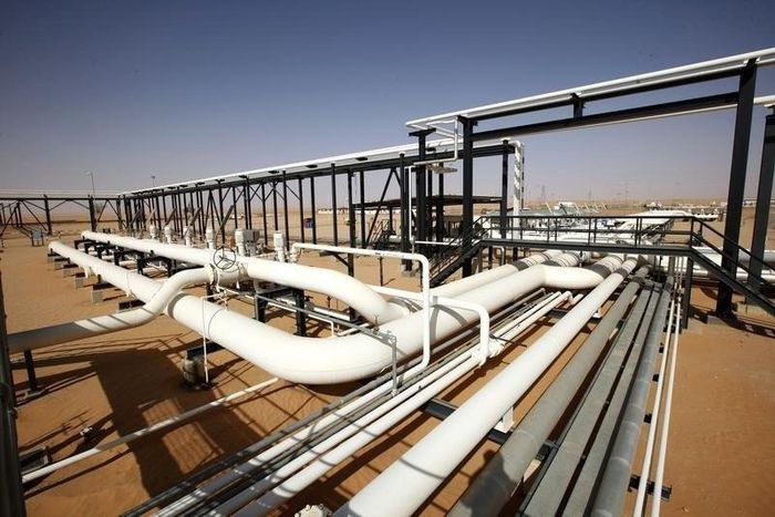 Pipes are pictured at Libya's El Sharara oilfield December 3, 2014.