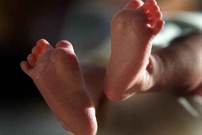 Father sells newborn baby on social network to buy iPhone and motorbike