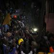 Volunteers evacuate a child rescued from the rubble of a six-storey building that collapsed after days of heavy rain, in Nairobi, Kenya April 30, 2016.