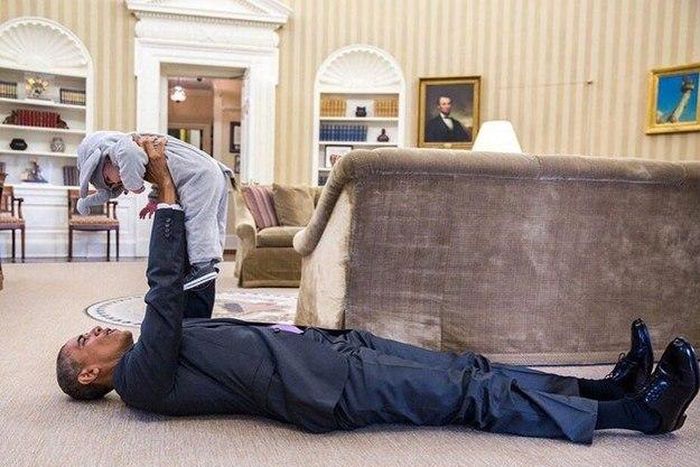 10 beautiful pictures of President Obama with children