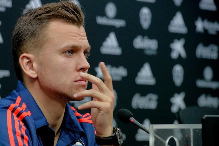 Denis Cheryshev responds to Barcelona cheers