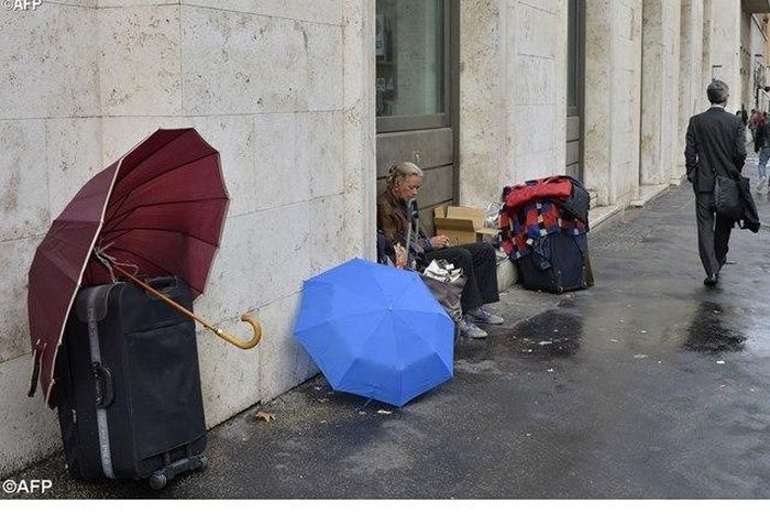 Homeless woman who gave birth outside the Vatican given a home