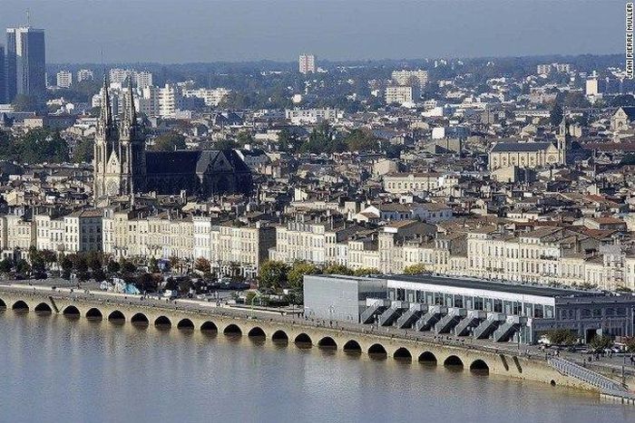 ___4604171___https:______static.pulse.com.gh___webservice___escenic___binary___4604171___2016___1___25___15___airbnb+top+16+neighbourhoods...