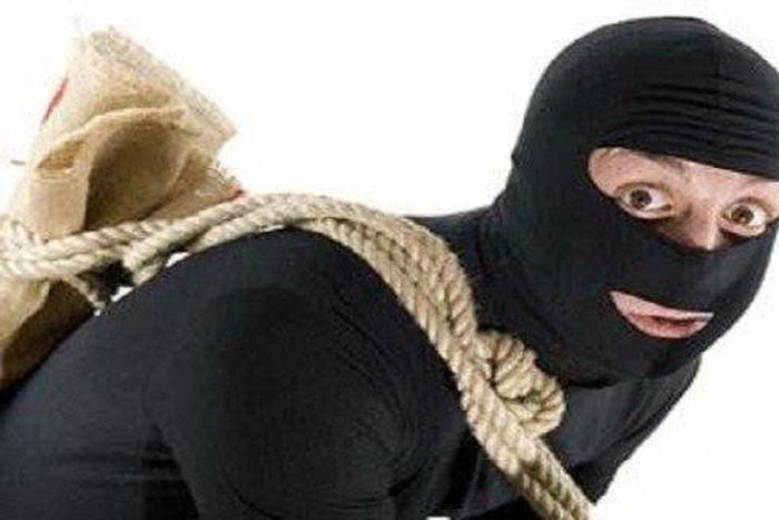 A thief returns stolen money after learning it belonged to orphans