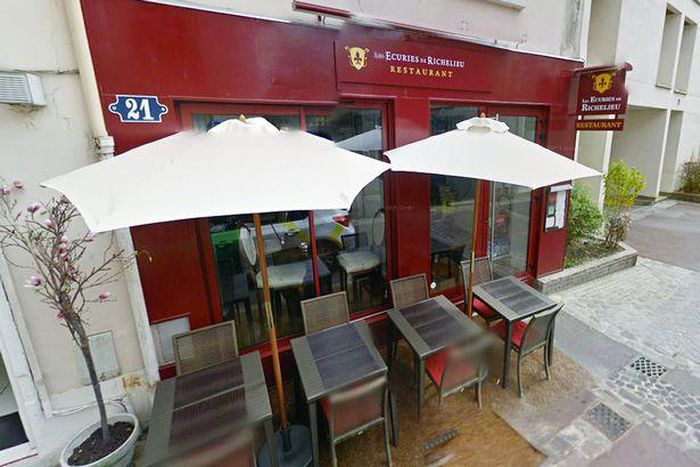 Man bans all bankers from his eatery because he was turned down for a loan