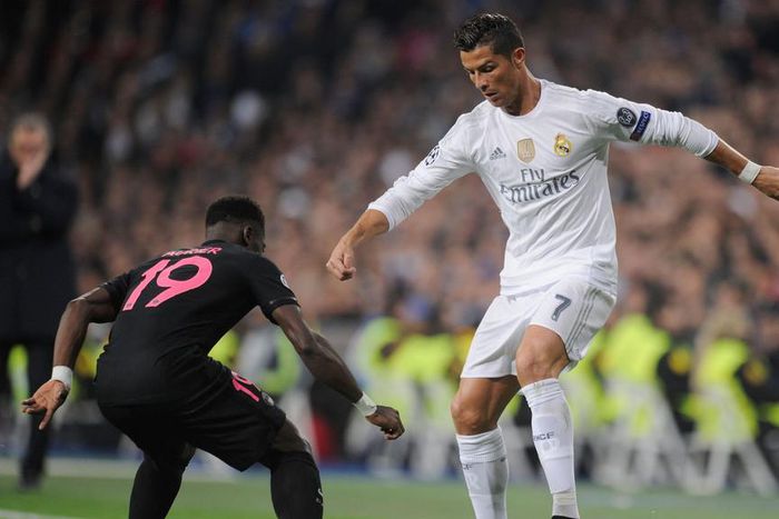 ___4323574___https:______static.pulse.com.gh___webservice___escenic___binary___4323574___2015___11___4___5___cristiano-ronaldo-takes-on-serge-aurier-cropped_1pfeh97trrcya1kbojbzsrwjd4
