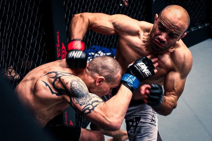 Rafael Silva has the skills and experience to stun Luis Santos