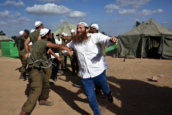 Israeli military braces for battle over beards