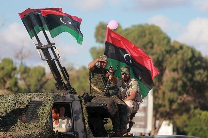 Members of the Libyan army give protection to a demonstration in support of the Libyan army under the leadership of General Khalifa Haftar, in Benghazi, Libya, August 14, 2015. REUTERS/Esam Omran Al-Fetori