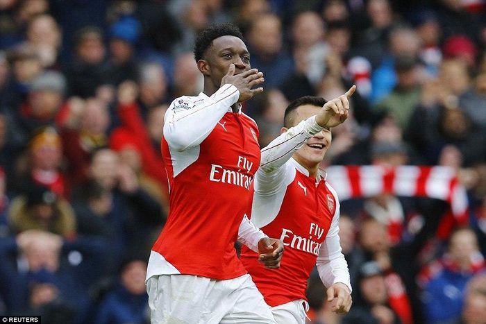 Danny Welbeck and Alexis Sanchez celebrate Arsenal's goal against Leicester City on Sunday, February, 14