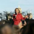 Clinton says she would not bail out troubled banks