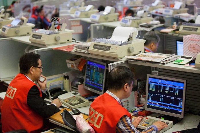 Hong Kong closes at lowest level since September 2012