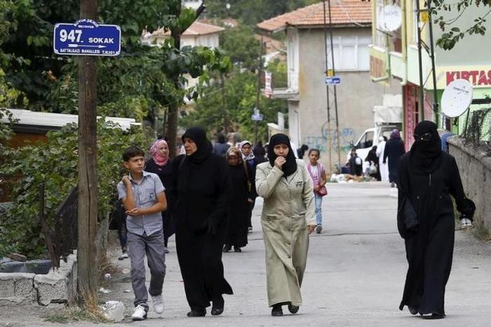 Turkey wants fresh EU funding to help tackle migration - Davutoglu