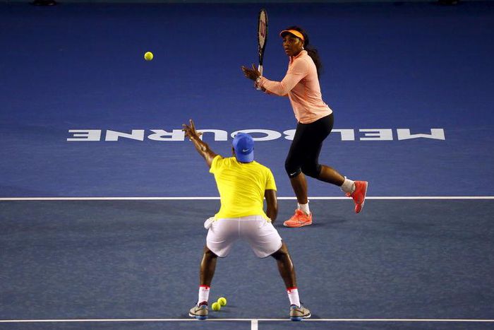 Serena Williams of the U.S. runs to hit a ball thrown by a member of her training team during a practice session at Melbourne Park, Australia, January 14, 2016. The Australian Open tennis tournament starts January 18. REUTERS/David Gray