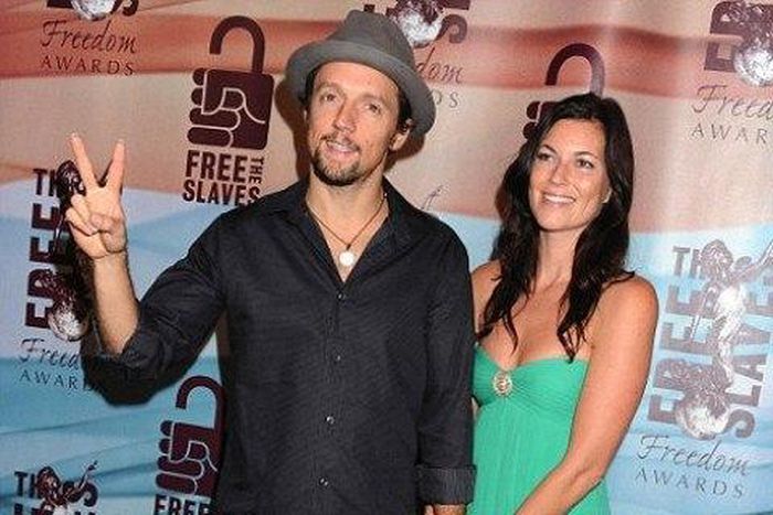 38-yr-old Mraz married Carano in the presence of 50 close friends and family