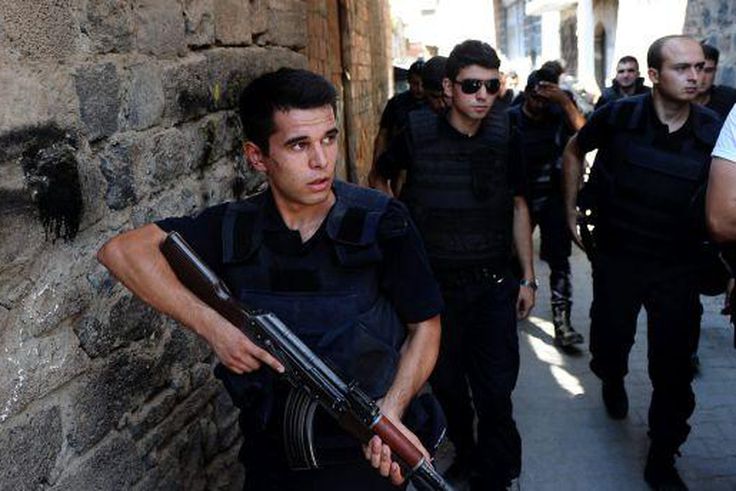 Clashes in Turkey's Kurdish southeast kill one, curfew ordered