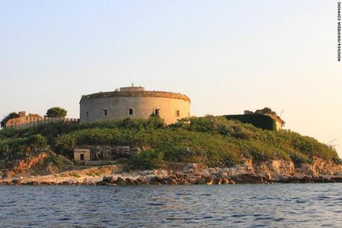 ___4589487___https:______static.pulse.com.gh___webservice___escenic___binary___4589487___2016___1___21___17___Former+World+War+concentration+camp+to+be+turned+into+luxury+resort