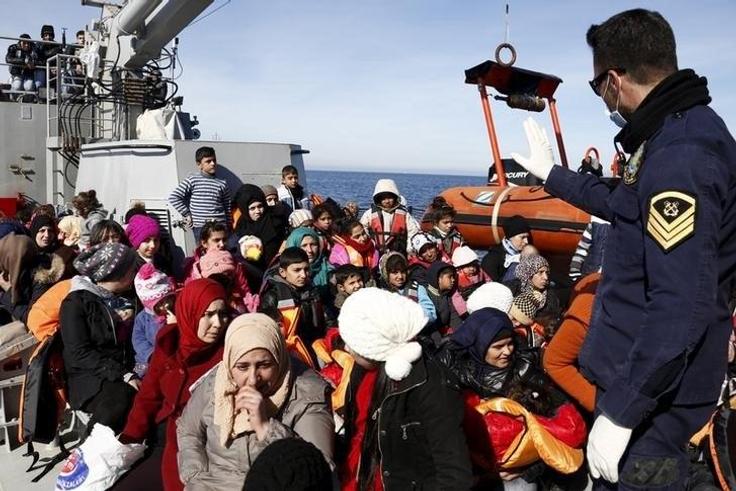 Greece says four of five migrant registration centres ready