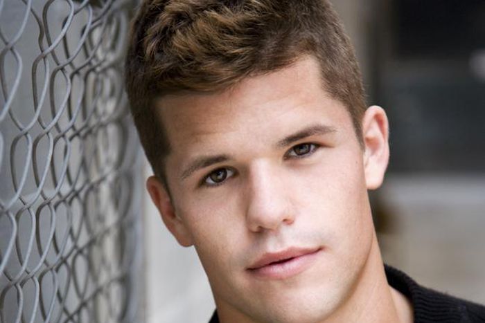 Charlie Carver comes out