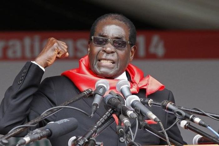 Zimbabwe President Robert Mugabe addresses supporters during celebrations to mark his 90th birthday in Marondera about 80km ( 50 miles) east of the capital Harare,  February 23, 2014.   REUTERS/Philimon Bulawayo