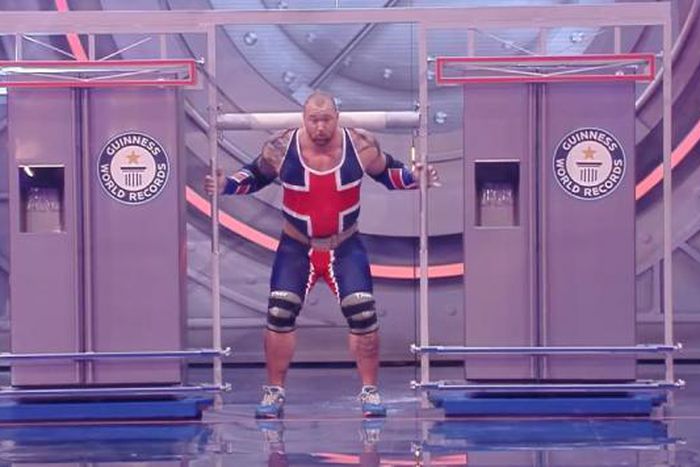 'Game of Thrones' star goes viral after setting record of carrying 65 feet big refrigerators