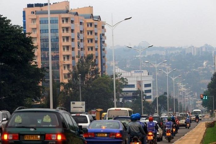 Traffic builds up on the main street on the eve of a referendum as Rwandans will vote to amend its Constitution to allow President Paul Kagame to seek a third term in Rwanda capital Kigali, December 17, 2015. REUTERS/James Akena