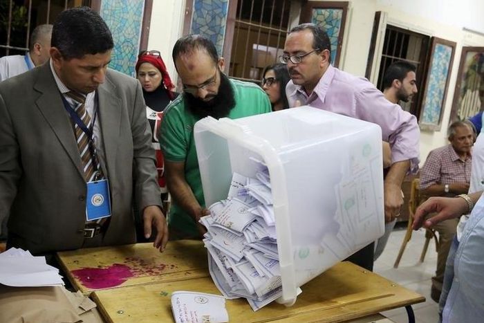 Employees count ballots after polls closed in the first phase of parliamentary elections at a voting center in Dokki, Giza governorate, Egypt, October 19, 2015. REUTERS/Asmaa Waguih