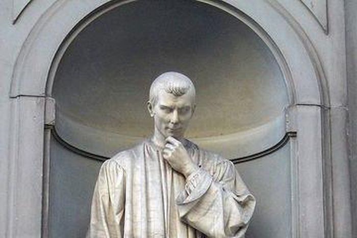 Statue of Niccolo Machiavelli