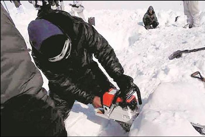 Indian soldier pulled out alive after six days buried in snow