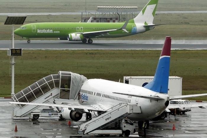 An aircraft from South African low cost airline Kulula takes off from Cape Town International airport September 15, 2015.  REUTERS/Mike Hutchings