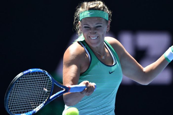 Azarenka eases into quarter-finals at Aus Open