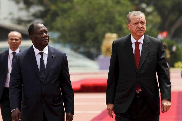 Turkish President Tayyip Erdogan (R) walks with Ivory Coast's President Alassane Ouattara at the presidential palace in Abidjan February 29, 2016. REUTERS/Luc Gnago