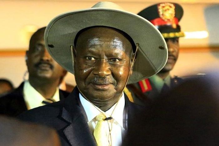 Uganda's President Yoweri Museveni arrives at Khartoum Airport for talks during an official visit to Sudan September 15, 2015. REUTERS/Mohamed Nureldin Abdallah
