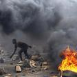 A protester sets up a  barricade during a protest against Burundi President Pierre Nkurunziza and his bid for a third term in Bujumbura, Burundi, May 22, 2015. REUTERS/Goran Tomasevic