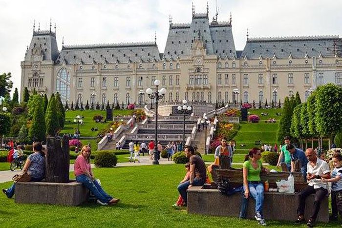 Romanian University threatens 300 Nigerian students with expulsion over unpaid fees