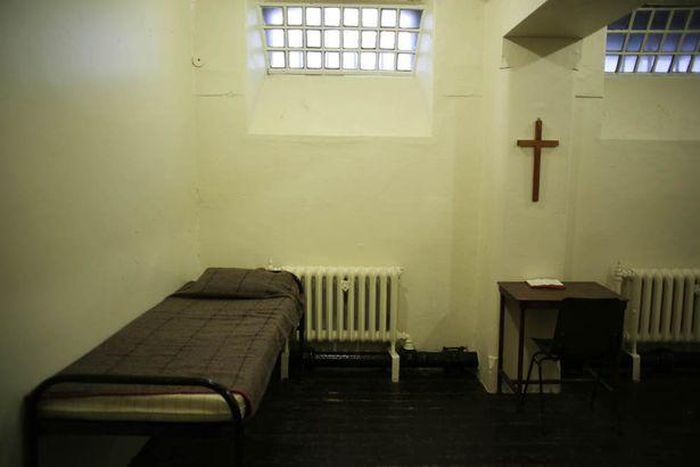 Death row prisoner impregnates herself to escape execution