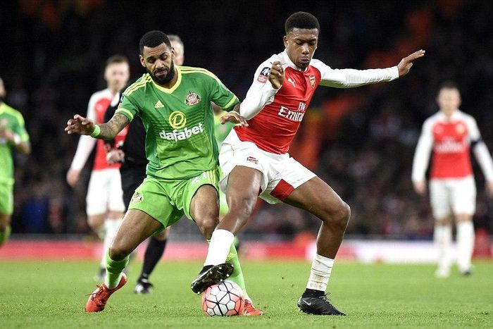 Alex Iwobi on action for action for Arsenal