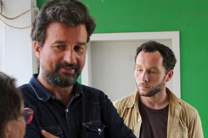 British photojournalist Phil Moore (R) and French journalist Jean Philippe Remy meet French embassy staff in the hallway outside the Prosecutor's office in Burundi's capital Bujumbura, January 29, 2016. REUTERS/Jean Pierre Aime Harerimana