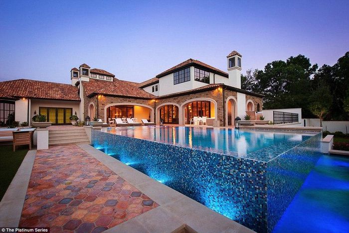 Jordan Spieth's infinity-edged outdoor swimming pool,
