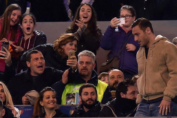 ___4712875___https:______static.pulse.com.gh___webservice___escenic___binary___4712875___2016___2___22___4___francesco-totti-cropped_baroktlbv2681hnzgufftnsk3_2