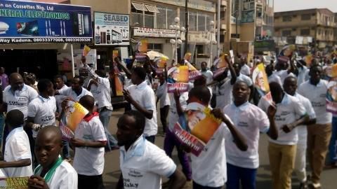 ‪Members of Islamic movement in Nigeria (IMN) also known as Shiites have protested,  demanding an unconditional release of their leader, Sheik Ibraheem El-Zakzaky.