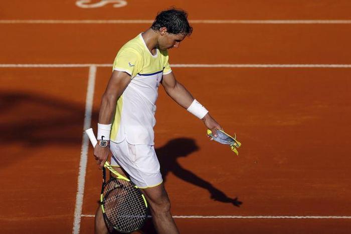 Spain's Rafael Nadal walks on the court after he lost his semi-final tennis match to Austria's Dominic Thiem at the ATP Argentina Open in Buenos Aires, February 13, 2016. REUTERS/Marcos Brindicci